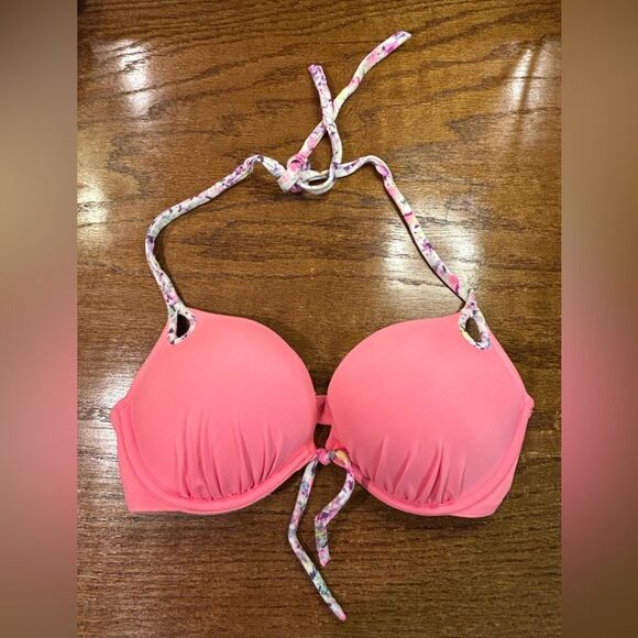 Victoria’s Secret swim top - Picture 1 of 5